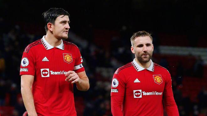 指出了他在 指出了他在